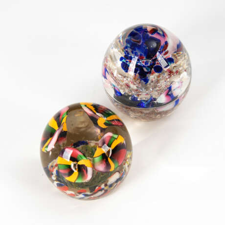 2 Paperweights. - Foto 2