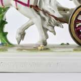 Groupe saxon sculptural en porcelaine Voiture de mariage de Napoleon Bonaparte. Porcelain Hand Painted Gilding Néo-classicisme 29 - photo 10