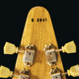 A SOLID-BODY ELECTRIC GUITAR - Foto 3