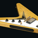 A SOLID-BODY ELECTRIC GUITAR - Foto 5