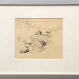 Aus dem Skizzenbuch Hermann Seger (1857-1945) "Mädchen am Strand", um 1900, Bleistiftzeichnung, 13x15 cm, im Passepartout hinter Glas und Rahmen - Foto 1