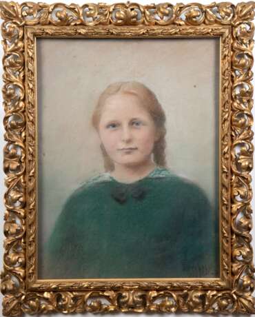 Freese, Hedwig (1873 Stralsund, lebte in Stralsund) "Mädchenporträt", Pastell, 2x sign. und bez. "Stralsund", 59x44 cm, hinter Glas im Florentiner Rahmen - photo 1