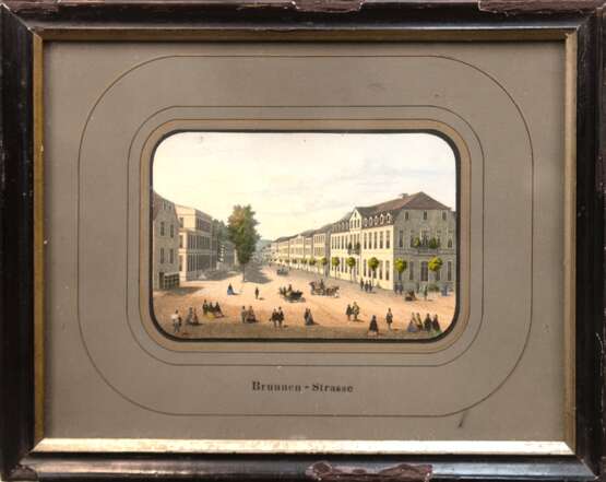 Biedermeier-Stich "Brunnen-Strasse", um 1820, koloriert, 7,5x10,5 cm, hinter Glas und Rahmen - photo 1