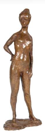 Fiori, Ernesto de (1884 Rom- 1945 Sao Paulo "Stehender weiblicher Akt", Bronze, auf Sockel signiert "E. ... Fiori", braun patiniert, H. 43 cm (De Fiori war ein österreichischer Bildhauer, Maler und Zeichner der Klassischen Modern… - Foto 1