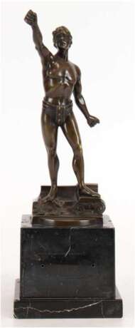 Warmuthm, Wilhelm (20. Jh.) "Athlet", Bronze, braun patiniert, sign., H. 24 cm, schwarzer Marmorsockel, 10x12x12 cm - фото 1