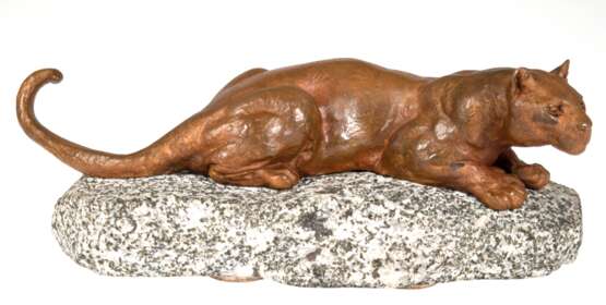 Valton, Charles (1851-1918), "Panther", Bronze, farbig gefaßt, unsigniert, auf originalem, angepaßtem Granitsockel, ges. 10x 27 cm - фото 1