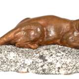 Valton, Charles (1851-1918), "Panther", Bronze, farbig gefaßt, unsigniert, auf originalem, angepaßtem Granitsockel, ges. 10x 27 cm - Foto 1