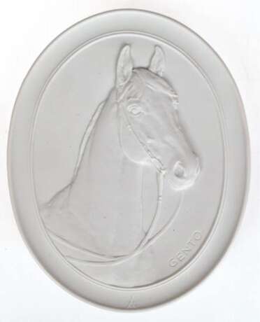 Meissen-Platte "Gento", Biskuitporzellan, reliefiertes Pferdeporträt, oval, 1. Wahl, 16x13 cm, im Originalkarton mit Zertifikat - photo 1