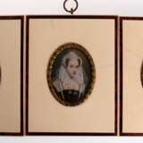 3 Miniaturen "Guiseppe Verdi", "König Ludwig II" und "Maria Stuart", je im beinfarbenen Rahmen, ges. 10,5x8,5 cm - Foto 1