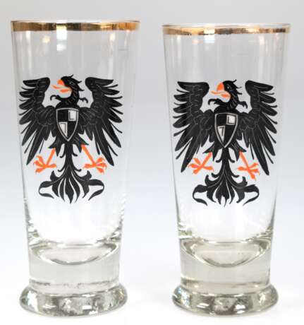 2 Patriotische Biergläser, Adler mit Brustschild in Emailmalerei, 1/4 L, Goldrand berieben, H. 15,5 cm - фото 1