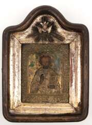 Ikone, Rußland 19. Jh., mit Messing-Oklad, im Holzgehäuse, Glas in Tür fehlt, Gebrauchspuren und Beschädigungen, 24,5x18x6,5 cm