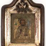 Ikone, Rußland 19. Jh., mit Messing-Oklad, im Holzgehäuse, Glas in Tür fehlt, Gebrauchspuren und Beschädigungen, 24,5x18x6,5 cm - Foto 1
