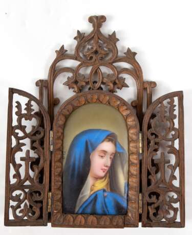Heiligenbild "Madonna", 19. Jh., Öl/Porzellan, im geschnitzten, durchbrochenem Holzrahmen mit Klappflügeln (mit Riß), ges. 16,5x10,5 cm - photo 1