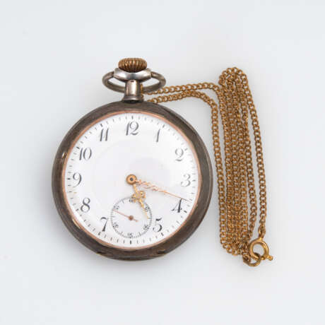 Silberne Taschenuhr mit Uhrenkette. - photo 1