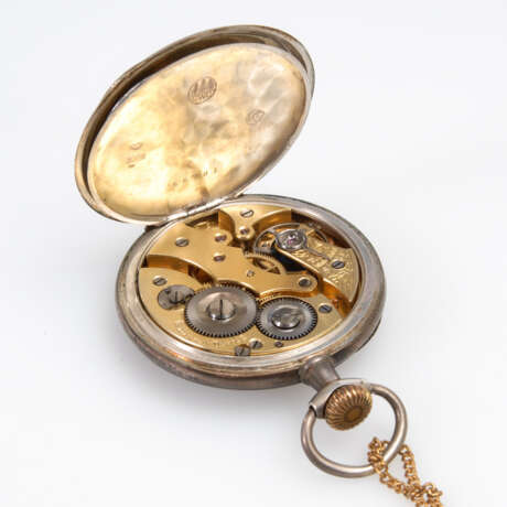 Silberne Taschenuhr mit Uhrenkette. - photo 2