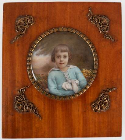 Rahmen mit Mädchen-Porträt, um 1900, Birke mit Metall-Applikationen (2x def.), 14,2x12,5 cm - фото 1