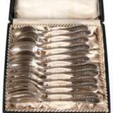 6 Kuchengabeln und 6 passende Kaffeelöffel im Originaletui, 800er Silber, ca. 271 g, wohl um 1920/30 - photo 1