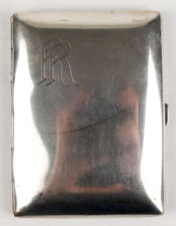 Zigaretten-Etui, 800er Silber, innen vergoldet, glatter Wandung mit Monogrammgravur "RR", innen Namensgravur, 90 g, 9,2x6,7x1,2 cm - фото 1