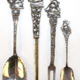 4 Silberteile, 800er Silber, Friesendekor mit Segelschiff als Griffende, dabei Brieföffner, Aufschnittgabel, Sahne- und Zuckerlöffel, ges. 68 g - Foto 1