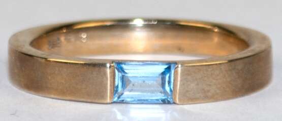 Ring, 333er GG, besetzt mit Blautopas im Baguetteschliff, ges. 6,02 g, RG 65 - photo 1