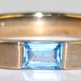 Ring, 333er GG, besetzt mit Blautopas im Baguetteschliff, ges. 6,02 g, RG 65 - Foto 1