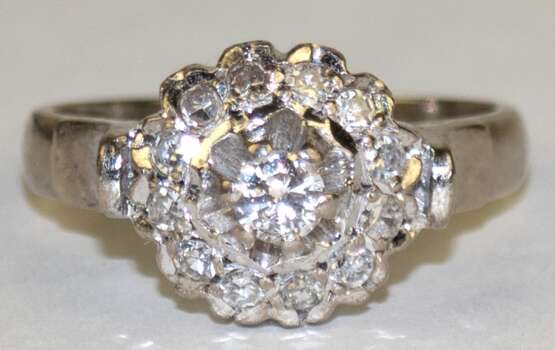 Ring, 585er GG, besetzt mit 1 Brillant von 0,16 ct. (punziert), ges. 3,24 g, RG 49 - photo 1