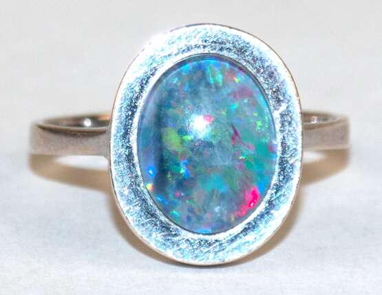 Ring, 333er WG, mit ovaler Opal-Triplette, ges. 2,47 g, RG 54 - photo 1