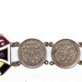 Russisches Silberarmband mit 10 Kopeken-Münzen 1910/13/14/15, mittig emaillierte Plakette 1914-16, unvollständig, L. 16 cm - photo 1