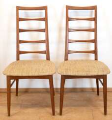 2 Designer-Stühle, Dänemark, Niels Koefoeds für Homslet, mit Signaturstempel, versproßte Rückenlehne, Sitzfläche mit Stoff bezogen, 96x48x46 cm