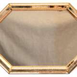 Spiegel, 20. Jh., achteckiger Messing-Rahmen mit Spiegelelementen und floralen Messing-Applikationen besetzt, 60x85 cm - Foto 1
