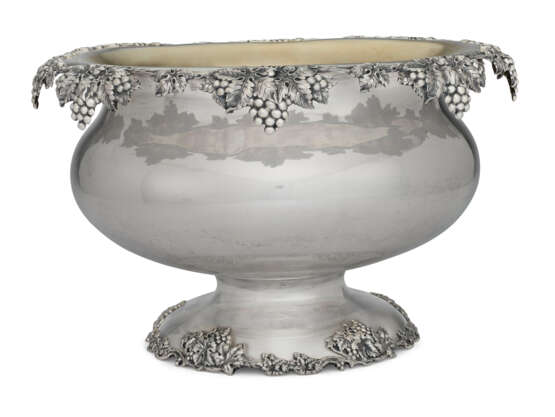A CANADIAN SILVER LARGE PUNCH BOWL - фото 1
