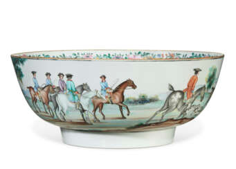 A CHINESE EXPORT PORCELAIN &#39;EUROPEAN SUBJECT&#39; PUNCHBOWL