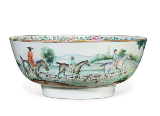 A CHINESE EXPORT PORCELAIN `EUROPEAN SUBJECT` PUNCHBOWL - фото 2
