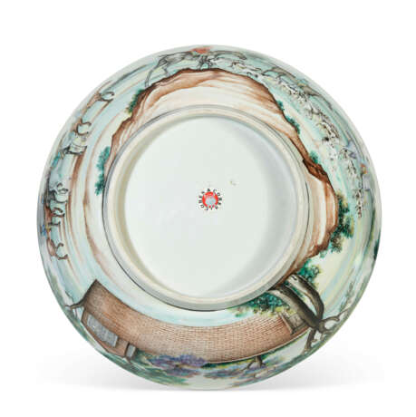 A CHINESE EXPORT PORCELAIN `EUROPEAN SUBJECT` PUNCHBOWL - photo 5