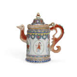 A CHINESE EXPORT PORCELAIN ROSE-VERTE `EUROPEAN SUBJECT` COFFEE-POT AND COVER - фото 1