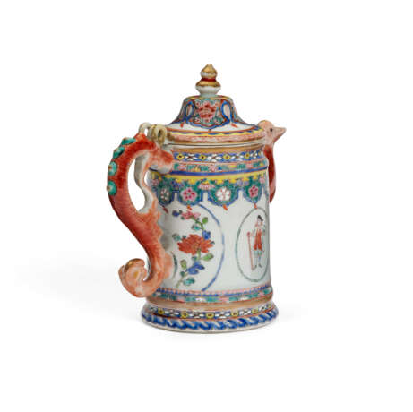 A CHINESE EXPORT PORCELAIN ROSE-VERTE `EUROPEAN SUBJECT` COFFEE-POT AND COVER - фото 4