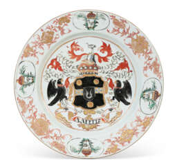 A CHINESE EXPORT PORCELAIN &#39;ENGLISH MARKET&#39; ARMORIAL DISH