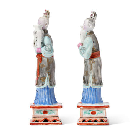 A PAIR OF CHINESE EXPORT PORCELAIN COURT LADIES - фото 5