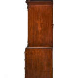 THE HALL FAMILY CHIPPENDALE CARVED MAHOGANY BONNET-TOP BLOCK-FRONT CHEST-ON-CHEST - photo 3