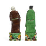 TWO CHINESE EXPORT PORCELAIN BISCUIT-GLAZED FIGURES OF IMMORTALS - фото 4