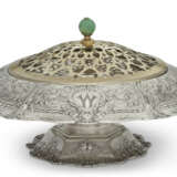 AN AMERICAN SILVER CENTERPIECE BOWL AND GILT SILVER-PLATED FLOWER GRID - фото 1