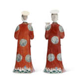 A PAIR OF CHINESE EXPORT PORCELAIN COURT LADIES - фото 4