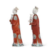 A PAIR OF CHINESE EXPORT PORCELAIN COURT LADIES - фото 5