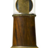 A CLASSICAL MAHOGANY VENEERED AND ORMOLU MOUNTED “LIGHTHOUSE” TIMEPIECE SHELF CLOCK - Foto 4