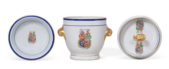 A CHINESE EXPORT PORCELAIN `SCOTTISH MARKET` ARMORIAL ICE PAIL, COVER AND LINER - фото 3
