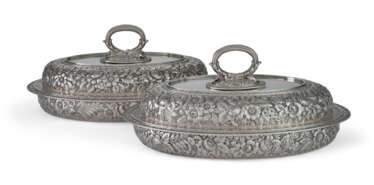 A PAIR OF AMERICAN SILVER ENTR&#201;E DISHES AND CONVERTABLE COVERS