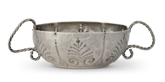 AN AMERICAN SILVER SMALL TWO-HANDLED BRANDYWINE BOWL - Foto 1