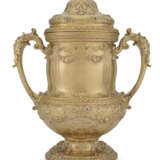 AN AMERICAN SILVER-GILT TWO-HANDLED PRESENTATION CUP AND COVER - photo 2