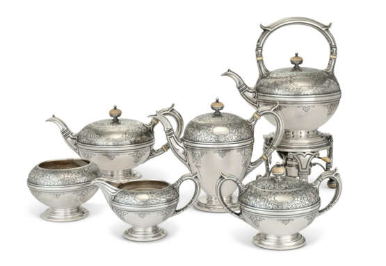 AN AMERICAN SILVER SIX-PIECE TEA AND COFFEE SERVICE - Foto 1