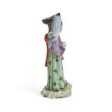 A CHINESE EXPORT PORCELAIN `EUROPEAN SUBJECT` FIGURE GROUP - photo 4